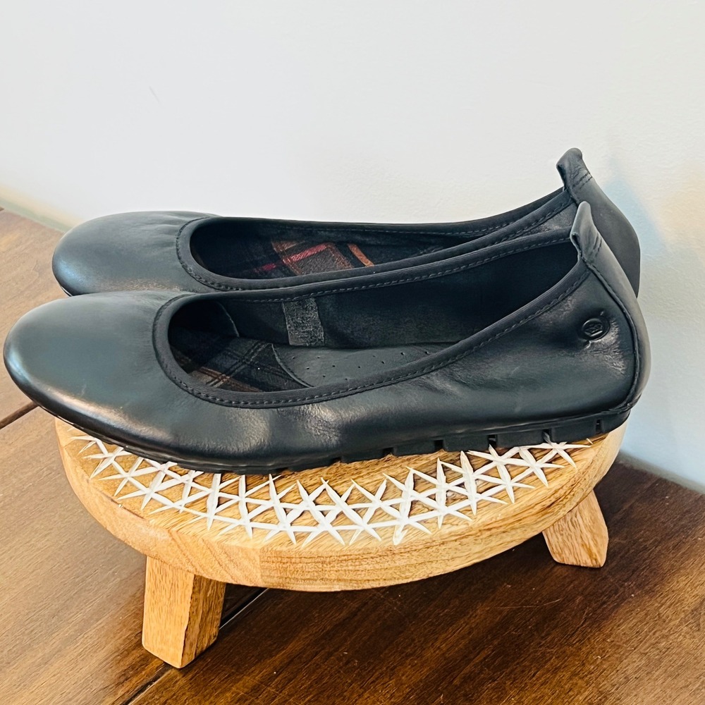 Born Julianne Black Leather Ballet Flats Round Toe D86703 Women's Size 9M